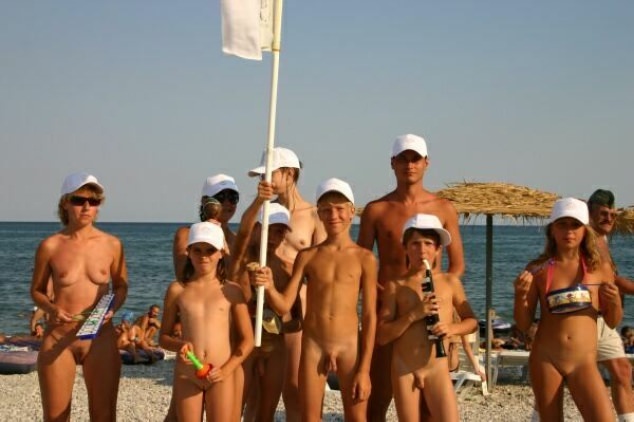 Nudism under the flag of Purenudism