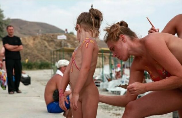 Purenudism photo - photo gallery on a beach of nudists